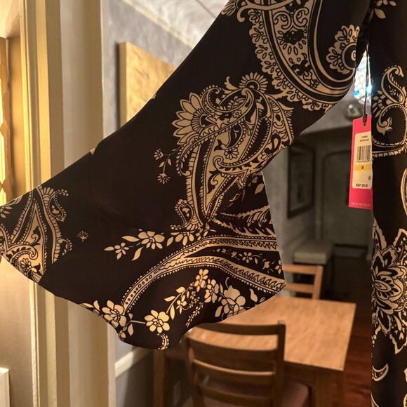 NWT Vince Camuto Black Floral Bell Sleeve Blouse Size M - Picture 7 of 12